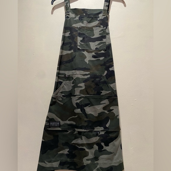 Hudson kitchen and grill apron - Picture 1 of 10